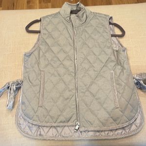 Like New! Banana Republic Grey quilter vest with velvet trim xsmall